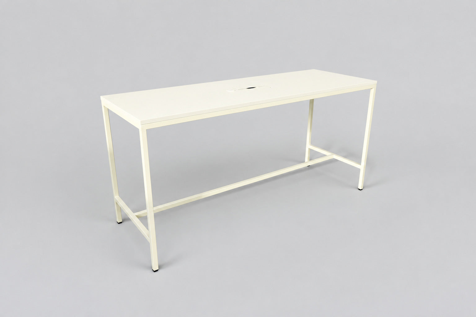 Fumac højbord 200x70 cm med lys beige linoleumsplade og fodstøtte – skrå vinkel